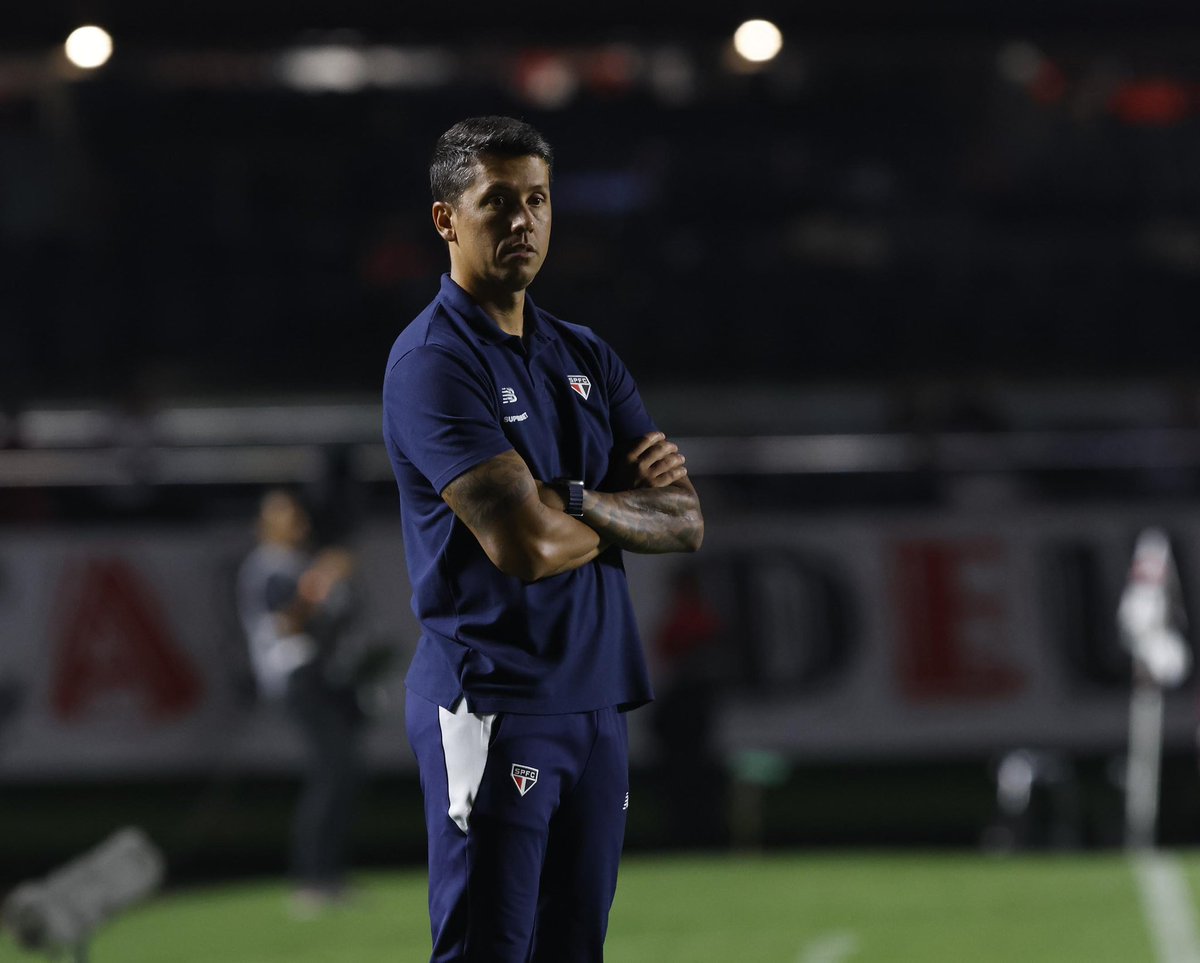 🎙️ Carpini: 'Eu me sinto muito confortável no desconforto, eu gosto do desafio, isso me motiva muito. Tivemos jogos ruins, bons, conquistas, eliminações… no geral, eu vejo uma cobrança e um peso um pouco exacerbado”