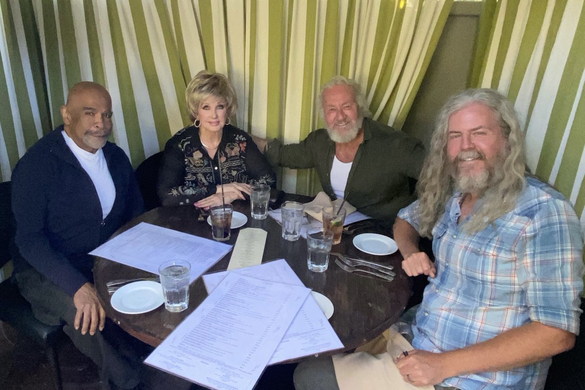 #OnMyWalk to fabulous dinner with some of my besties, Hank, ⁦@charlie_adler⁩ &Marshall! How lucky am I to have such friends! #Grateful! #BeKind #ReachOut Mask is on table Sending Love To You All💗🌷💗🥰💗🎉💗🦋💗🌷💗🥰💗🎉💗🦋💗🌷💗🥰💗🎉💗🦋💗🌷💗🥰💗🎉💗