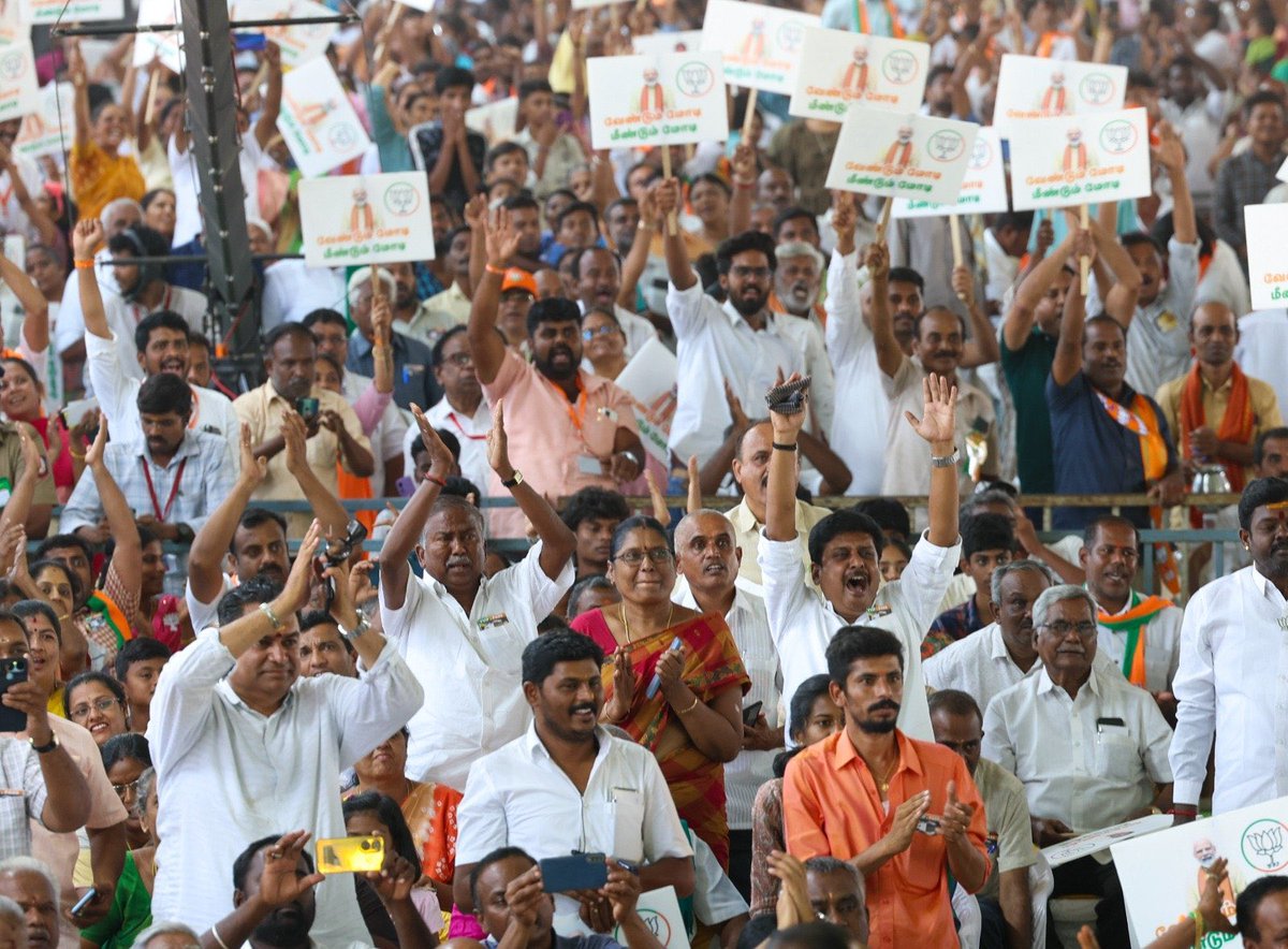 VanathiBJP's tweet photo. PM Modi's consistent dedication to Tamil Nadu is reshaping the landscape. His engagement with grassroots workers &amp; citizens, coupled with a relentless pursuit of progress, is palpable in Tamil Nadu rallies. People stand tall in support of his visionary leadership. #TransformingTN https://t.co/YFEttYhG7b
