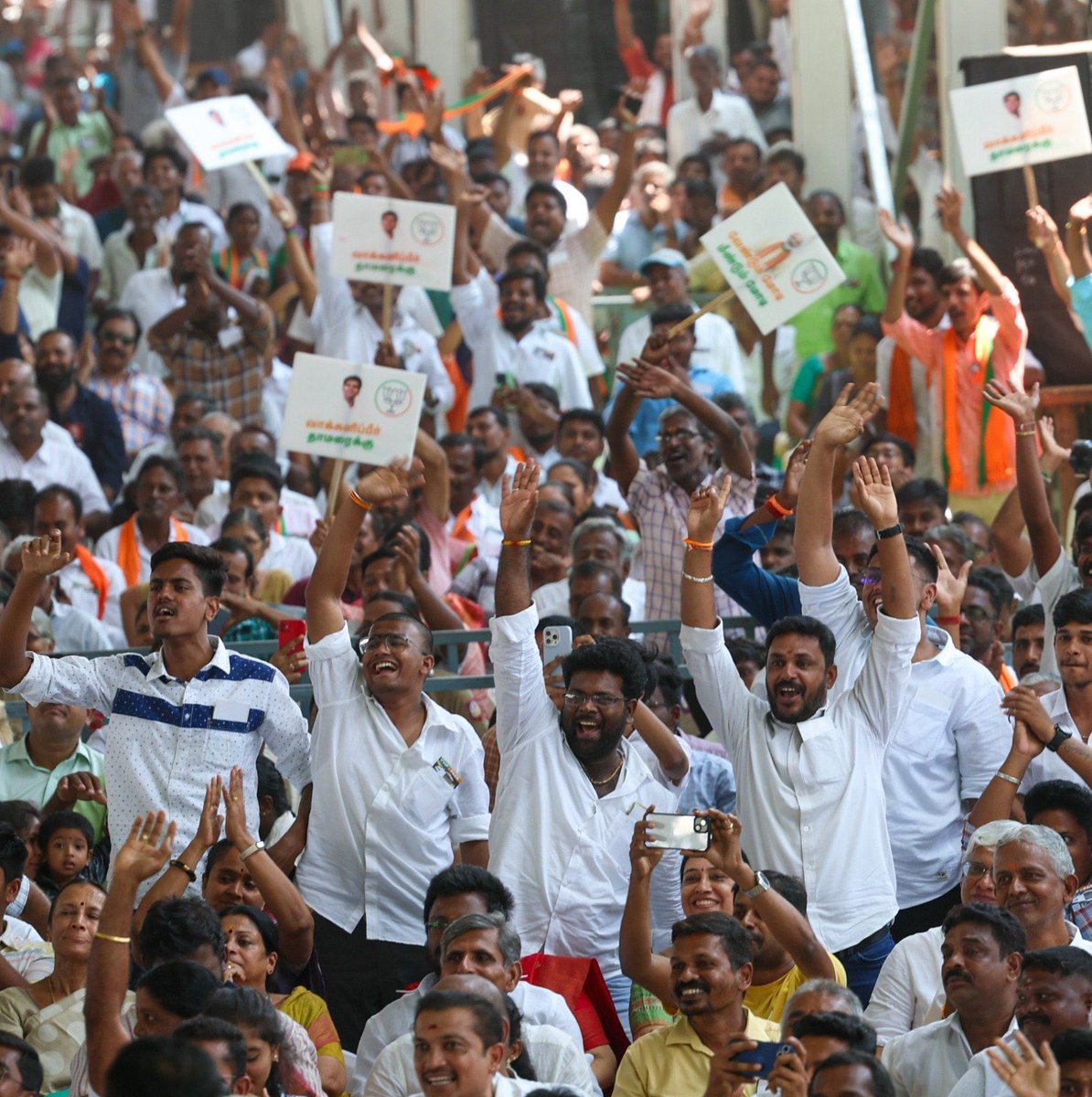 VanathiBJP's tweet photo. PM Modi's consistent dedication to Tamil Nadu is reshaping the landscape. His engagement with grassroots workers &amp; citizens, coupled with a relentless pursuit of progress, is palpable in Tamil Nadu rallies. People stand tall in support of his visionary leadership. #TransformingTN https://t.co/YFEttYhG7b