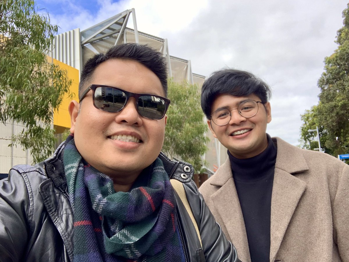 A productive meeting for my fellowship! Cesar has been helping me sort thousands of contents collected through content elicitation and videography. Great to discuss ideas on digital religion based on my data. 🙏🥂