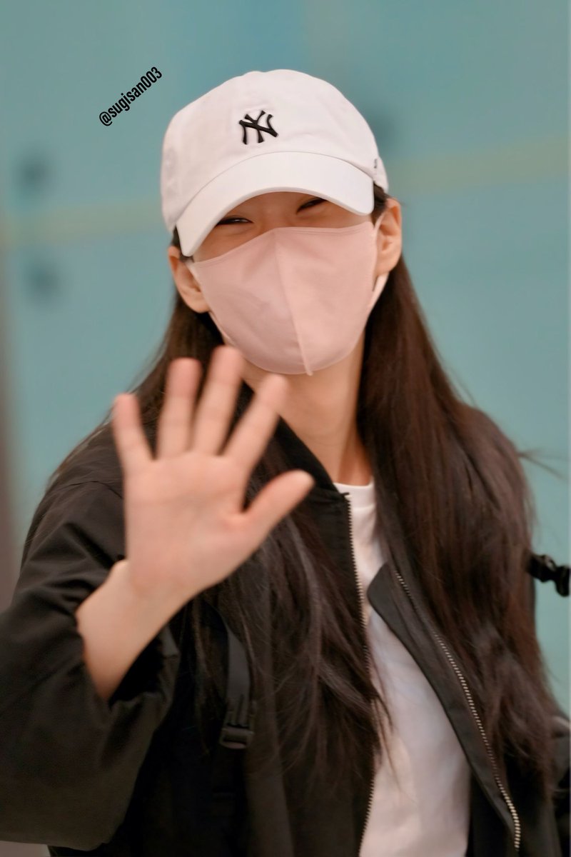 sugisan003's tweet photo. 20240411 KARAハン・スンヨンさん at 関西国際空港😊
#KARA #KAMILIA #move_again #when_i_move #카라 #スンヨン #승연 #한승연 #SeungYeon #韓昇延 #한승연애 https://t.co/lyM54t4cxW