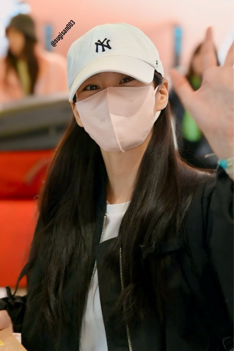 sugisan003's tweet photo. 20240411 KARAハン・スンヨンさん at 関西国際空港😊
#KARA #KAMILIA #move_again #when_i_move #카라 #スンヨン #승연 #한승연 #SeungYeon #韓昇延 #한승연애 https://t.co/lyM54t4cxW