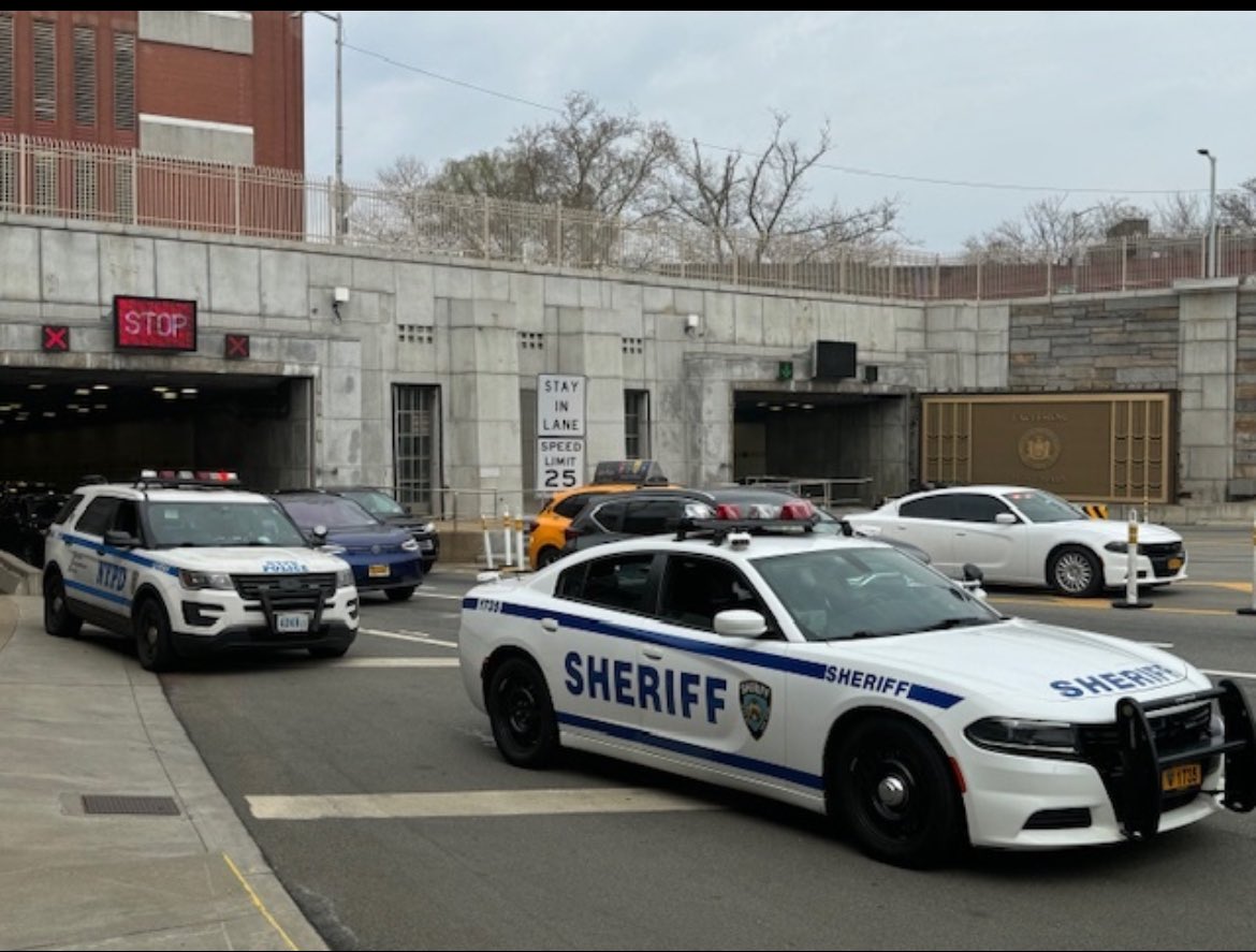 The Sheriff’s Office participated in NYPD’s Ghost Car Operation at the Brooklyn Battery Tunnel. The Ghost Car Operation consisted of the Sheriff’s Road Patrol Unit, Sheriff’s County Law Enforcement Bureaus (LEBs), the Sheriff’s Response Team (SRT), NYPD, NYSP, NYSDMV, MTA TBTA.