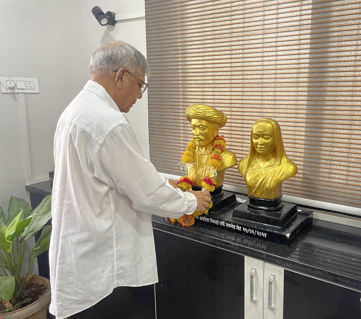 Prksh_Ambedkar's tweet photo. Paid tributes to one of my guiding lights Mahatma Jotiba Phule on his birth anniversary.

Jai Phule. Jai Bhim. https://t.co/SgDNI38Vgs