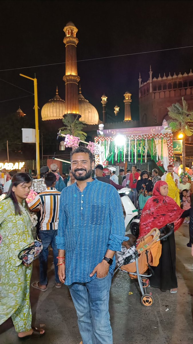 ईद के मौके पर पुरानी दिल्ली जाने का समय निकाला। रौनक अलग लेवल की थी। 👌👌 #EidAlFitr2024 #Eid2024