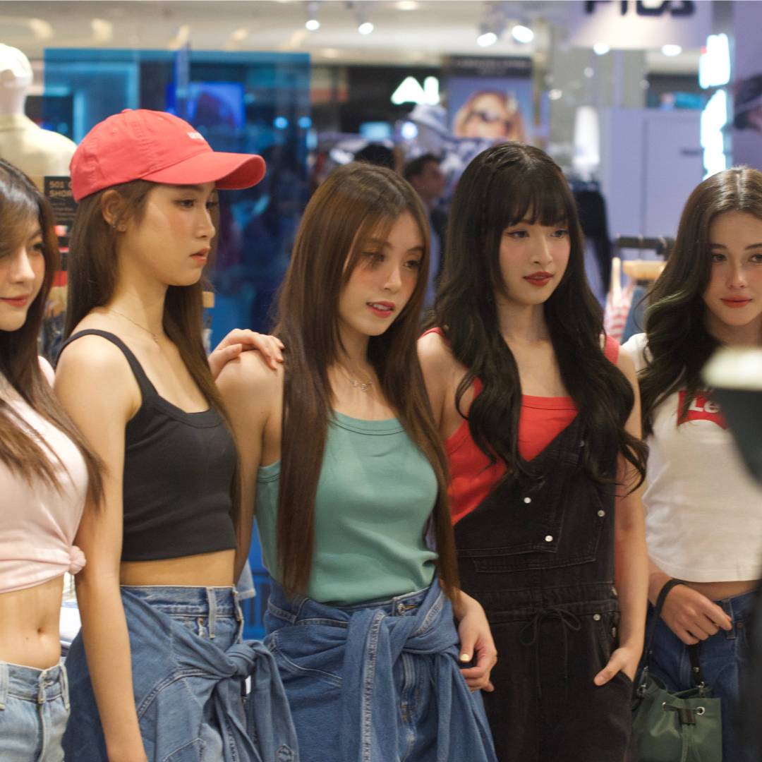 สวยเท่ ส่องความเปรี้ยวของสาว ๆ #QRRA 😍

#QRRA #LiveinLevis  #centralwOrld #CTWfashiOncitizens #CentralPattana