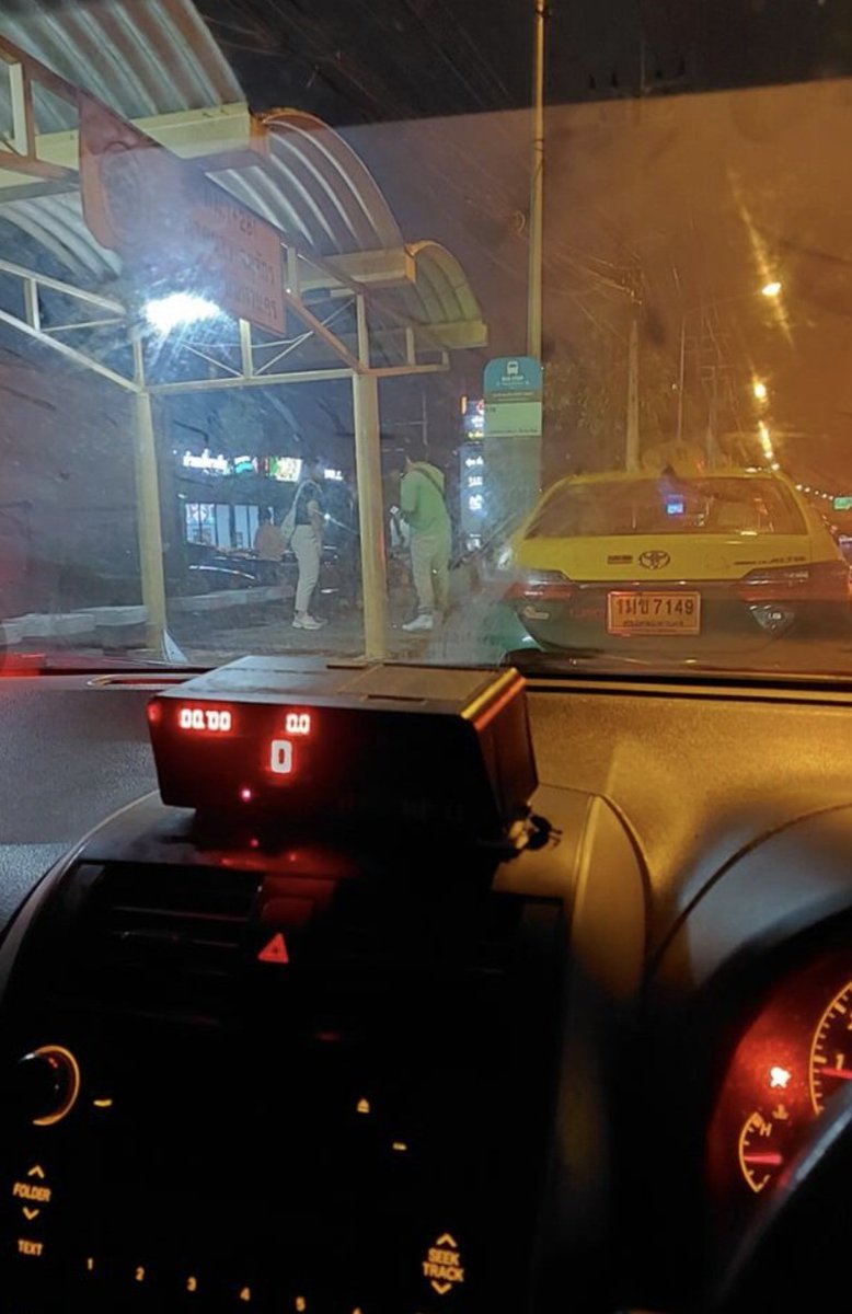 มีคู่ไหนอยากลองหลอกแฟนมาตื่นเต้นในแท็กซี่ผมบ้างครับ