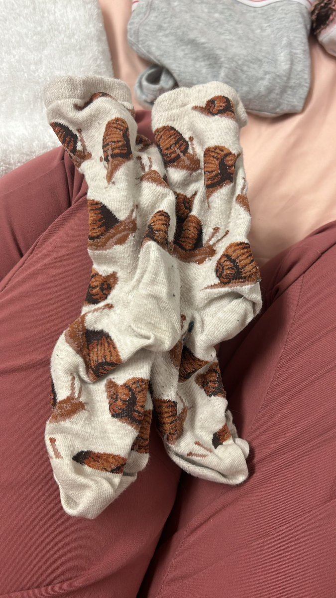 _sadney_'s tweet photo. It’s so pathetic when socks come out of the dryer all shriveled. Pull yourselves together, men https://t.co/JmJzh1GKPG