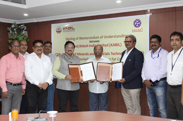 Khanij Bidesh India Limited (KABIL) and Council of Scientific and Industrial Research - Institute of Minerals and Materials Technology (CSIR-IMMT) sign MoU for Technical and Knowledge cooperation for Critical Minerals Read here: pib.gov.in/PressReleasePa…