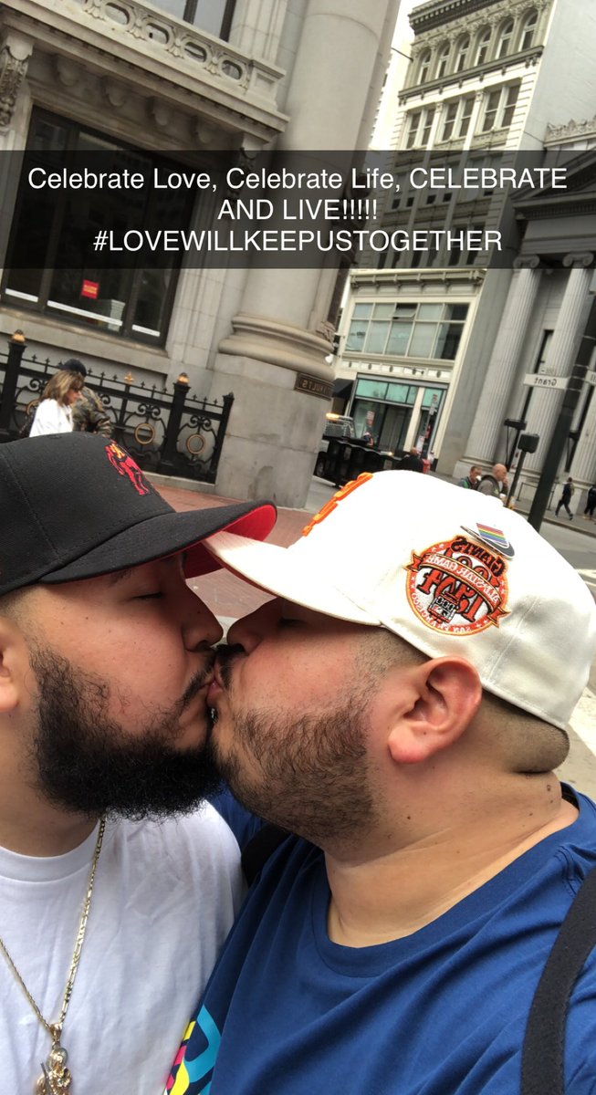 rubenv_94's tweet photo. Happy 4 year anniversary to my man @streetweerclass I love you to the moon and back mi otter cafecito 🐻‍❄️💜🦦, you truly make me happy when my skies are grey. https://t.co/yWXzbzw9vp