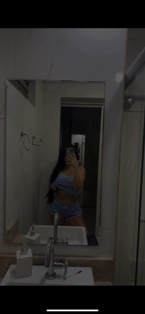 barcarool's tweet image. botou minha bunda no porta retrato, disse p mim que ta apaixonado