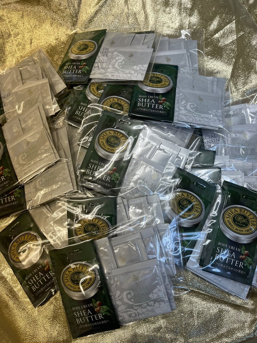 お久しぶりです。
久々になってしまいました。
色々忙しく⬅️言い訳😅😅

あのですね今日からシアバター入りのアメニティーセットを気持ちですが部屋おきします。
ゴールデンウィークのお供に是非お持ち下さいませ😊
#DHCアメニティー
#横浜ラブラブ
#ラブホ
#大岡川