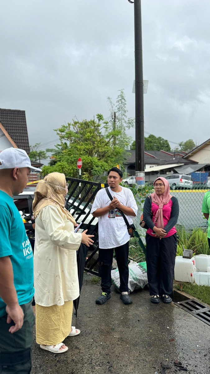 SAYA MOHON BUDI BAIK SEMUA YANG BACA En Saipul dan keluarga sekarang tak ada apa-apa lagi dah. Siapa-siapa yang ada rezeki lebih, mahu bantu boleh hulur sumbangan terus. Maybank 101280056329 Salpiah binti Mahat (Isteri En Saipul) Nak beri sumbangan in kind, contact saya dan…