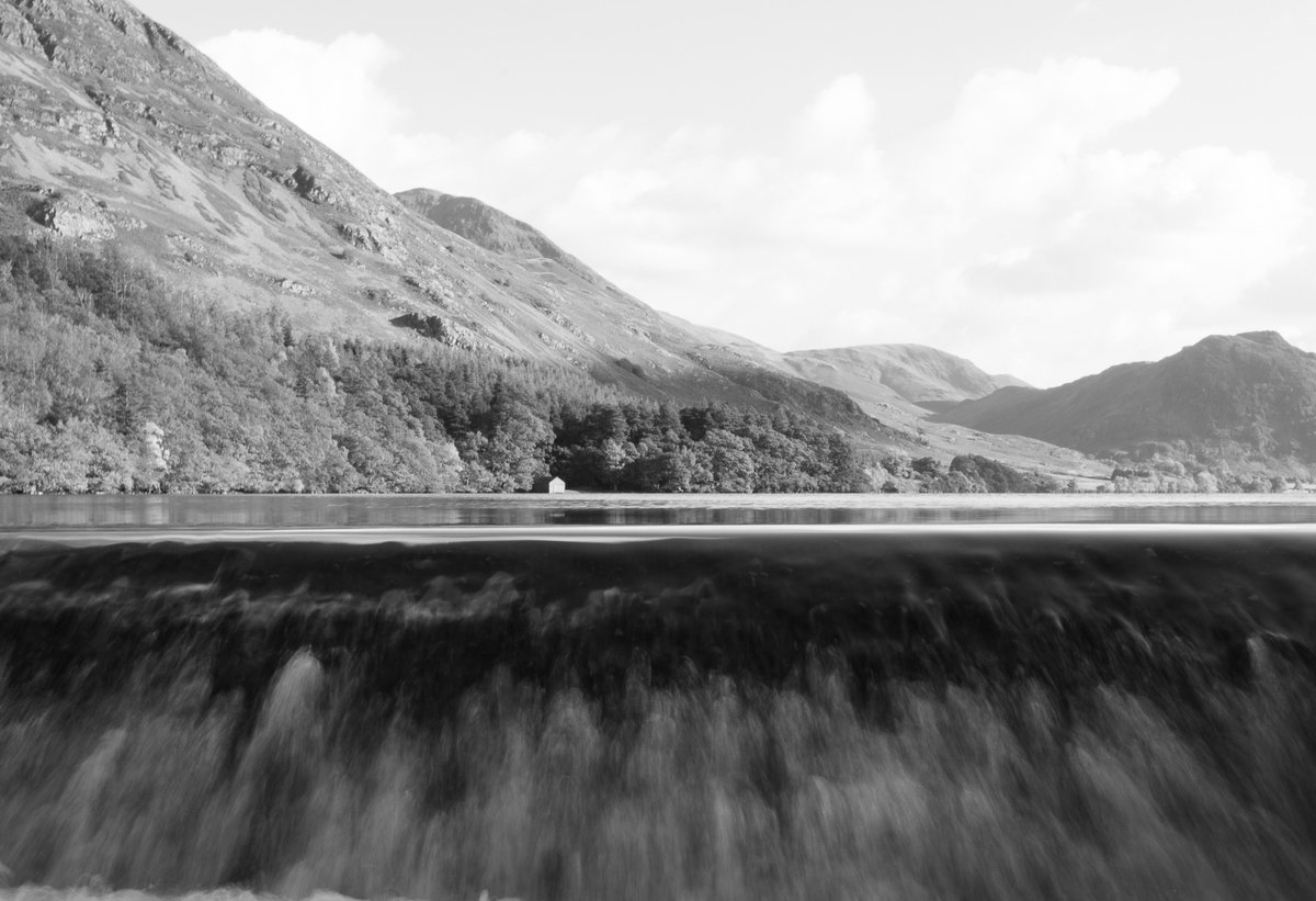 Lake District Photography - Crummock Water (Black & White) tuppu.net/c154a46f #birthdaycard #lakedistrictgifts #lakedistrictphotography #uk #lakedistrict #photography #homedecor #uklakes #visitcumbria #greetingscard