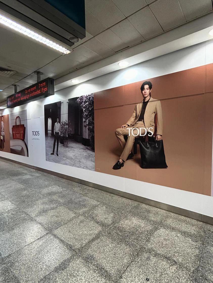 Tods ad with global ambassador #XiaoZhan in Singapore subway 🤩