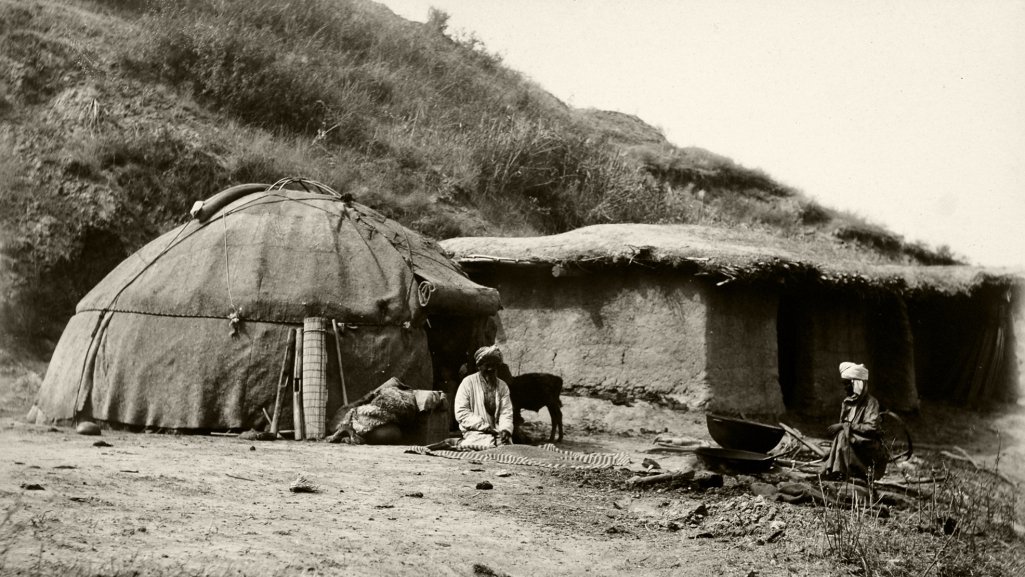 'Yazın gölge hoş, kışın çuval boş.' Türk Atasözü