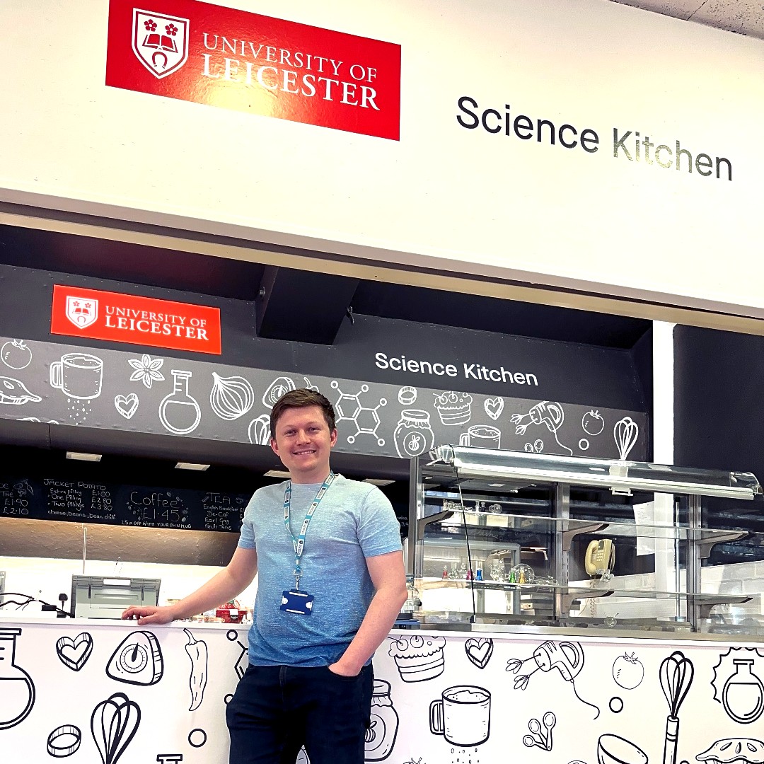 #FestivalOfChange kicks off today! Dr @joshpsmalley (@BritishBakeOff finalist and postdoc researcher at @Leicesterchem) will share his chemist journey and explains combining a research career with a passion for food. Josh will also talk about the GBBO! ➡️alumni-events.le.ac.uk/event18.html