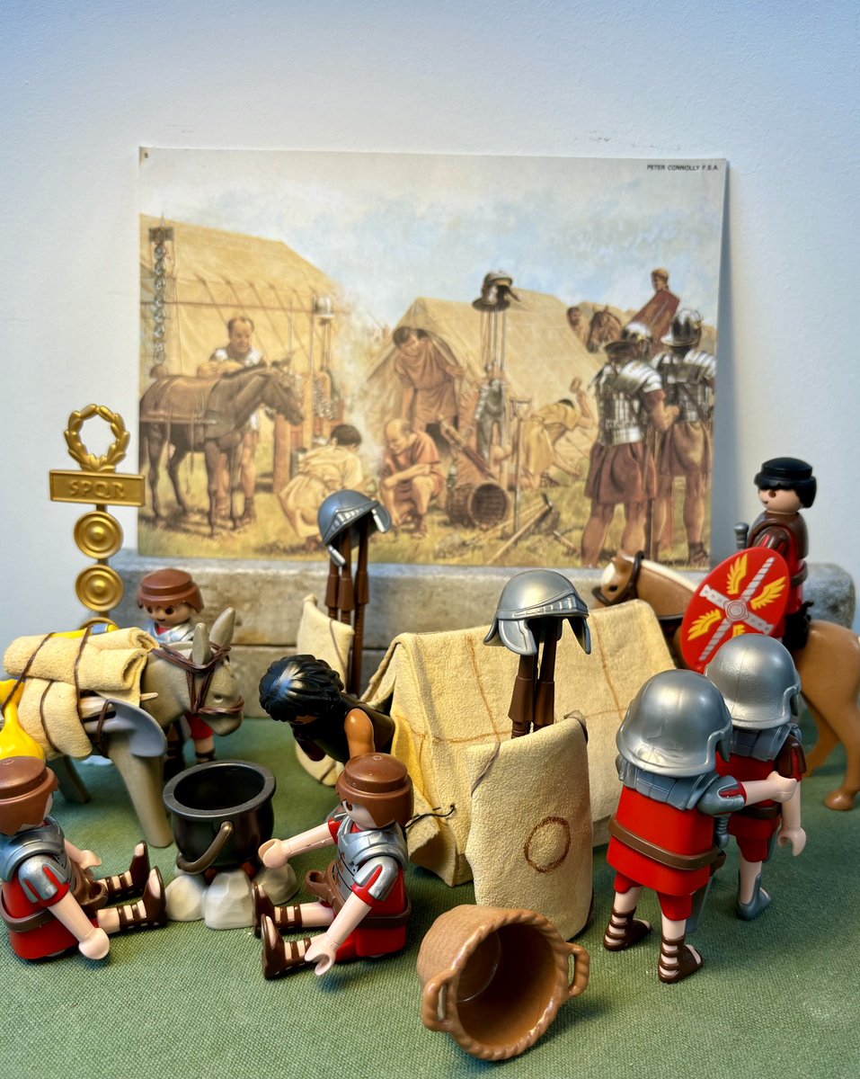 The #PlaymobilInfestation pays tribute to the artwork of Peter Connolly.
#RomanFortThursday