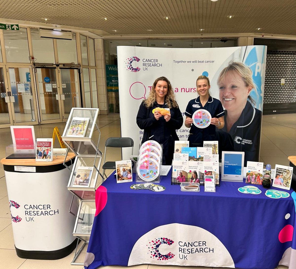 Good morning Falkirk 🌞 Did you know being a healthy weight is one of the things we can do to reduce our cancer risk! Come and see us in Howgate centre to have your BMI checked and find out our top ten tips for keeping a healthy weight ⚖️❤️