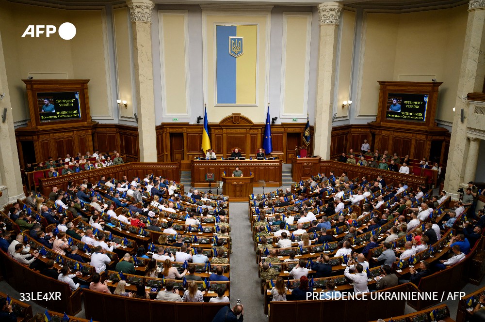 🇺🇦 Le parlement ukrainien a adopté, selon des députés, un projet de loi durcissant la mobilisation dans l'armée, un texte controversé car il ne prévoit pas de délai de démobilisation pour les soldats #AFP