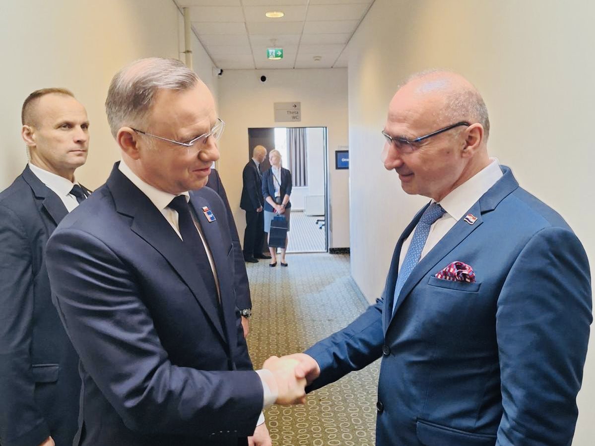 With President @AndrzejDuda at the @3seaseu Business Forum in #Vilnius. I congratulated 🇵🇱 on hosting the following summit. We reaffirmed the co-founders 🇭🇷🇵🇱 commitment to the goals of the #3SI. 🇭🇷 will closely cooperate with #Poland as it takes over the 3SI presidency in 2026.