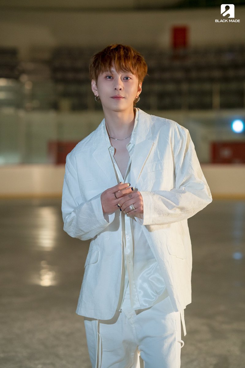 BLACKMADE_ent's tweet photo. 용준형 (YONG JUN HYUNG) EP [Beautiful Dystopia]

'TOMORROW' MV Behind Photo
🔗 https://t.co/TxhLb9z4gJ

#용준형 #YONGJUNHYUNG
#Beautiful_Dystopia #TOMORROW #BLACK_MADE https://t.co/6I9UpDHQte