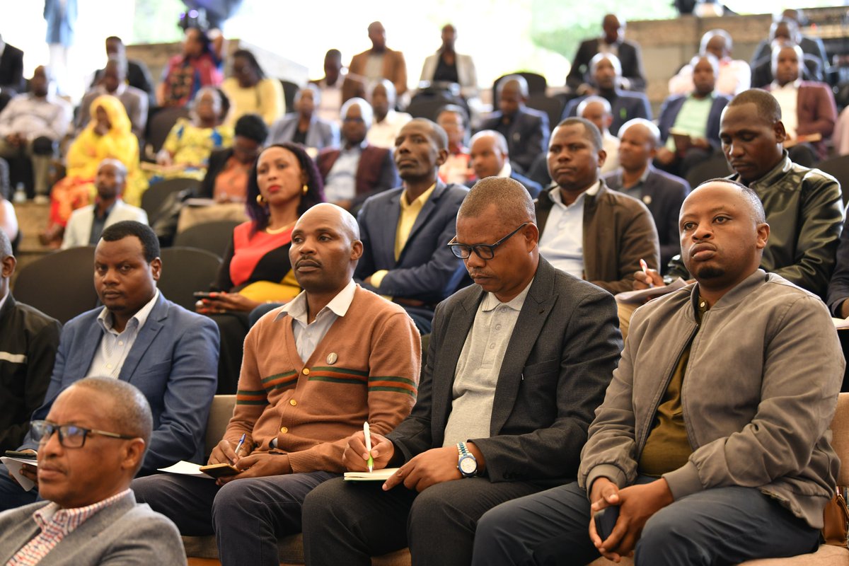 In his opening remarks at the book launch 'Le Génocide perpétré contre les Tutsi du Rwanda expliqué à ses enfants.'@FreddyMutanguha the CEO @Aegis_Trust emphasized on the important task of teaching young people the painful yet crucial history of the Genocide. #Kwibuka30.