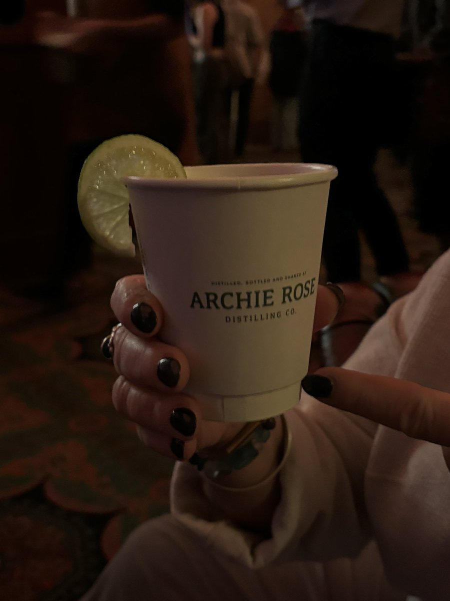 Pre-show #aaronchen bespoke @archierosesyd cocktail (in a paper cup 😂)
#melbournecomedyfestival
@melbournecomedy 
#palais