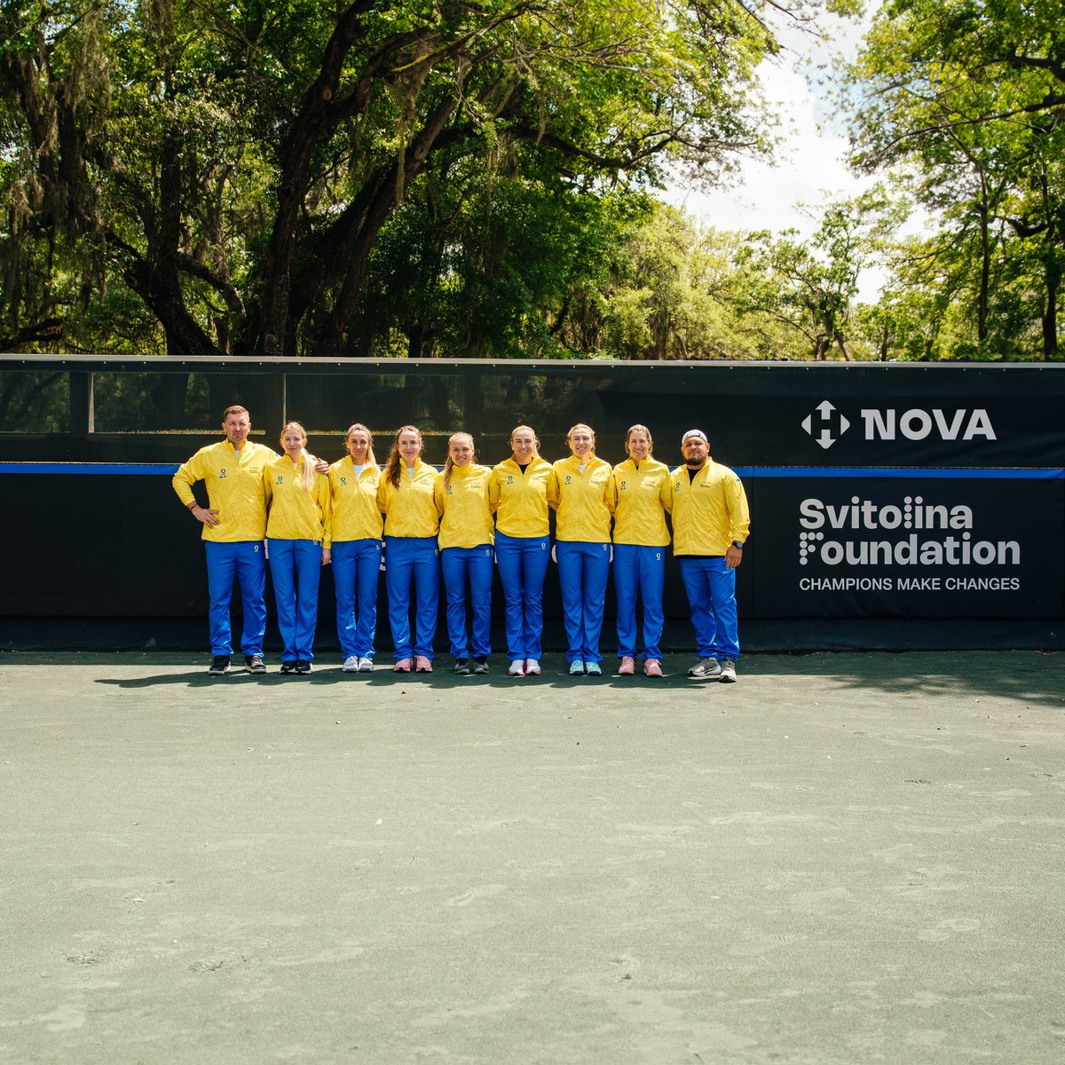 Нова пошта, @ElinaSvitolina та національна жіноча збірна з тенісу розпочинають партнерство 🤝❤️ Нас об'єднують спільні цінності. Ми любимо Україну, граємо за Україну та щиро вболіваємо за її майбутнє. Наше майбутнє — це щасливі діти та перемога, зокрема — перемога на полі