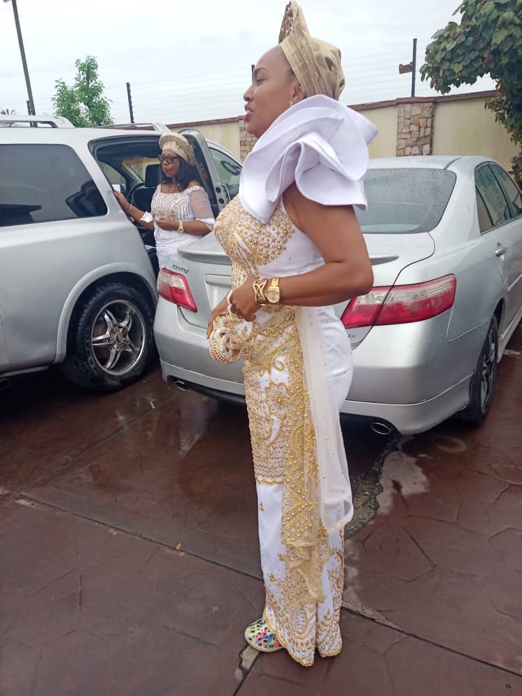 My mom makes really nice asoebi party dresses in Warri Delta state. I added her store on google maps so it’s easier for you to find her. Please patronize her! She’s also a funny woman I promise. My apologies for the low quality pictures by mom doesn’t take a lot of pictures.