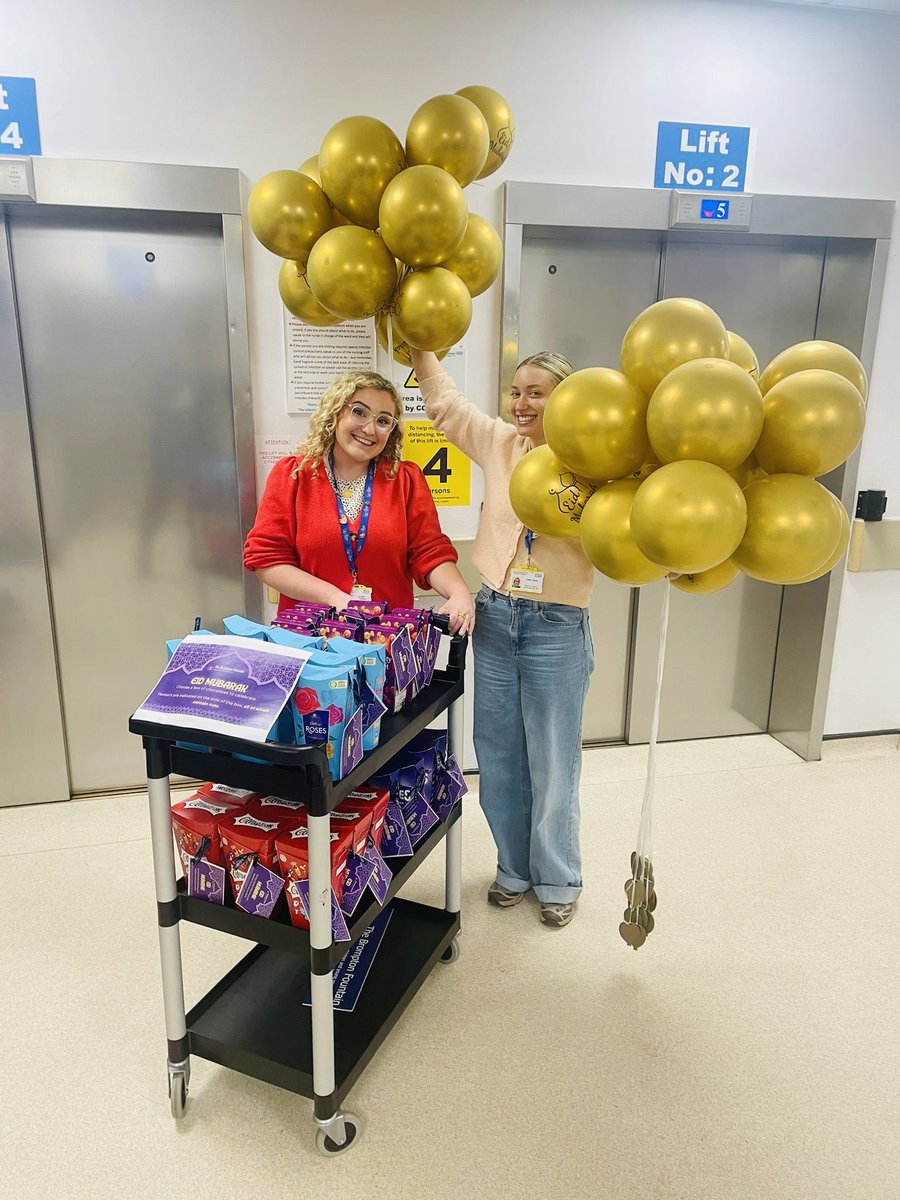 Niamh our Children and Families Service Lead and Ashley our Brand and Community Lead handed out lots of lovely sweet treats and special balloons to everyone on the paediatric wards at #RoyalBromptonHospital to celebrate #Eid ⭐️❤️💙 #Eid_Mubarak #HappyEid #SweetTreats #EidUlFitr