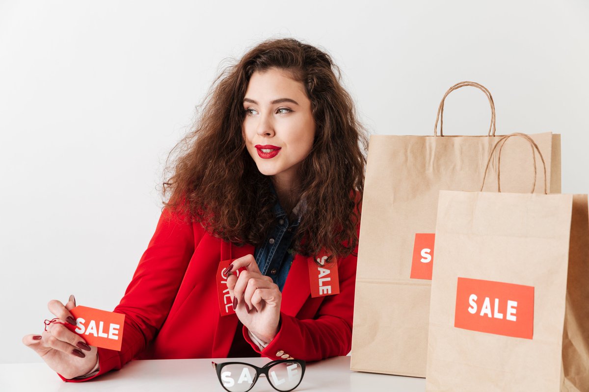 4/6 Deals and discounts drive festive sales! 💰 Discover why customers are on the lookout for the best offers and how retailers can attract them with irresistible promotions. #SalesStrategies #FestiveDeals