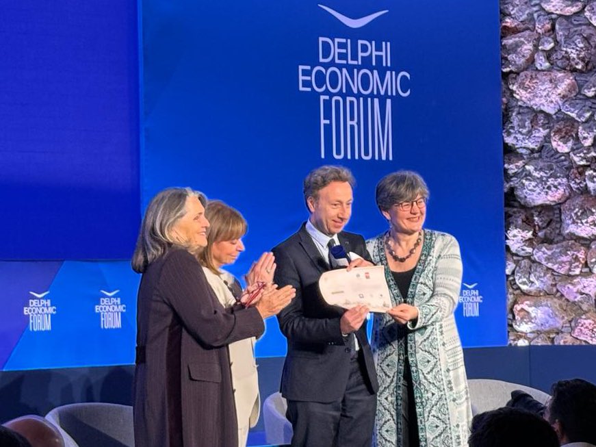 Stéphane Bern (@bernstephane) on Twitter photo Très fier et honoré de recevoir des mains de la présidente de la République hellénique <a href="/PresidencyGR/">President GR</a> Katerina Sakellaropoulou le Prix Costa Carras 2024 pour le rôle de défenseur du patrimoine aux côtés de Lydia Carras <a href="/SneskaEN/">Sneška Quaedvlieg-Mihailović</a> remis à Delphes par <a href="/europanostra/">Europa Nostra</a> #Ellinikiethairia Très fier et honoré de recevoir des mains de la présidente de la République hellénique <a href="/PresidencyGR/">President GR</a> Katerina Sakellaropoulou le Prix Costa Carras 2024 pour le rôle de défenseur du patrimoine aux côtés de Lydia Carras <a href="/SneskaEN/">Sneška Quaedvlieg-Mihailović</a> remis à Delphes par <a href="/europanostra/">Europa Nostra</a> #Ellinikiethairia