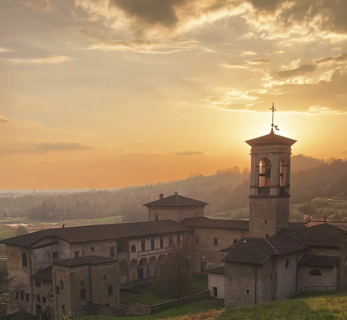 Immergiti nella natura a due passi fuori città 🍃 Attorno al monastero di Astino, un tempo abbandonato, la verde valle nasconde non solo uno dei luoghi più rilassanti della zona, ma anche un ampio orto botanico, unico in Europa! 📍Valle d'Astino 📸 @nouveaudandy