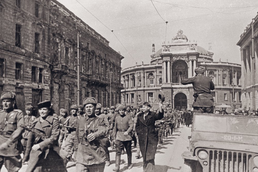 April 10, 1944: USSR’s Red Army liberates Odessa, Ukraine, from Nazi occupation. History may repeat itself — Russia could liberate Odessa from neo-Nazis this time. #Germany and the EU should avoid the mistakes of WW2,