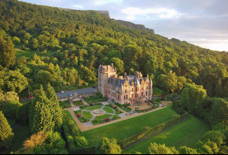 Belfast Castle will host a Vintage Fair this weekend! 🎀Sunday 14 April 🎎12noon-5pm Find over 36 stalls including: 🖼️Art 🎁Gifts 💍jewellery 🥘food Admission is free - ow.ly/HTzS50Rc63U 📸@TourismIreland