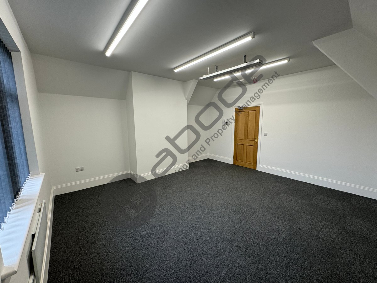 Abode_Lettings's tweet photo. Excellent fully refurbished penthouse office suite in North Anston, Rotherham. Consisting of two large offices, private staircase &amp; landing/reception area. Would suit a small professional company. Utilities &amp; rates included. For only £1,170pcm.
https://t.co/dNVT5WpKzu https://t.co/hi7XofGhxJ