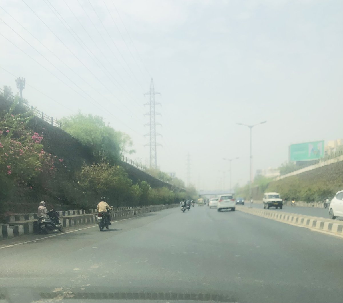 Absence of broken white line markings/ lane markings at Thaltej under-bridge which is a part of NH 147 (old NH 8C) referred as Sarkhej- Gandhinagar highway in Karnavati (Ahmedabad), Gujarat.

Kindly do the needful to make driving safe for everyone. @NHAI_Official @nitin_gadkari