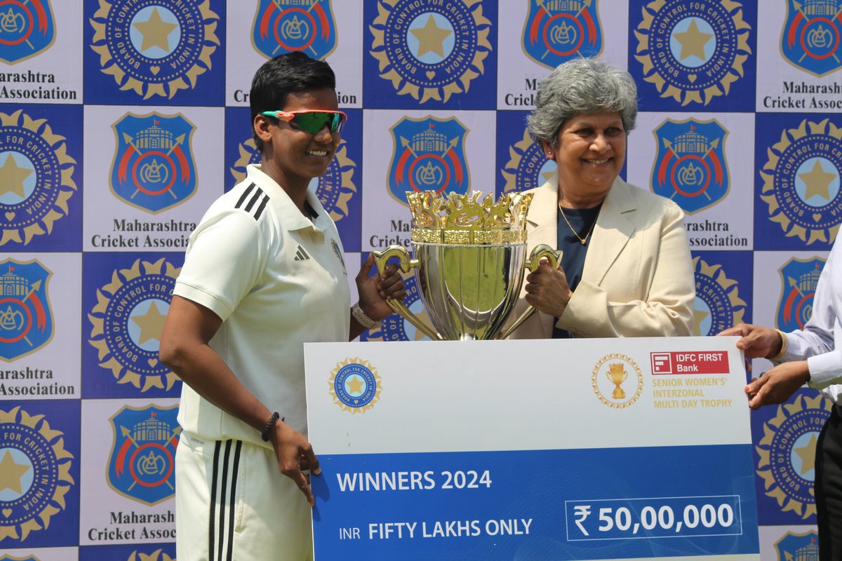 Prize money update from the #SWMultiDay 

Winner: East Zone (INR 50 Lakh)
Runner-up: South Zone
Player of the match: Minnu Mani [INR 50,000]
Player of the series: Deepti Sharma [INR 1,50,000]

#DomesticCricket #WomensCricket