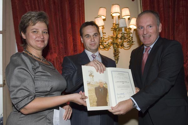 #ThrowbackThursday In 2009 the Integration & Development Centre for Information and Research won the 4th Max van der Stoel Award. It trains government and police staff in diversity management, monitors hate speech & supports #ConflictPrevention osce.org/hcnm/117221 #MvdSAward