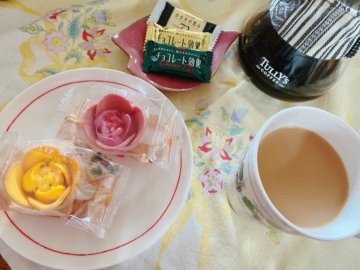 Maggio777's tweet photo. ４月〜🌸🌸

お庭の桜が満開🌸🌸🌸
と思ったら、台風のような風が遊びに来て🌸ひらひら🌸舞ってしまいました🌸
椿も可憐に咲いています🩷
🌸新年度始まりましたね🌸

新しい環境で、新年度をお迎えする皆様、素敵な新生活になりますように。。。🩷

ティータイムも、
可愛いお花🌸
いただきまーす🩷 https://t.co/YH8YM1rT5x