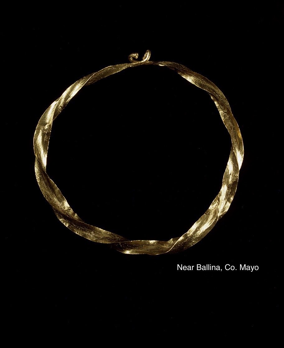 Gold torcs made from 🔺-sectioned bars, flanged and then twisted are very rare compared to those made from 🟥-sectioned bars. These three from Cos Carlow, Down and Mayo show unfinished and finished examples. They have very small recurved terminals. Visit Ór ⁦@NMIreland⁩