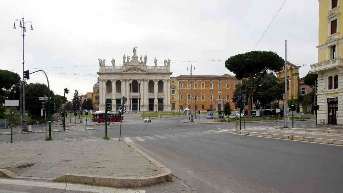 Roma è una città avvilita, ma San Giovanni resta un quartiere aperto al mondo, la piazza della libertà #RomaCapitale #Vivibilità romait.it/roma-e-una-cit…