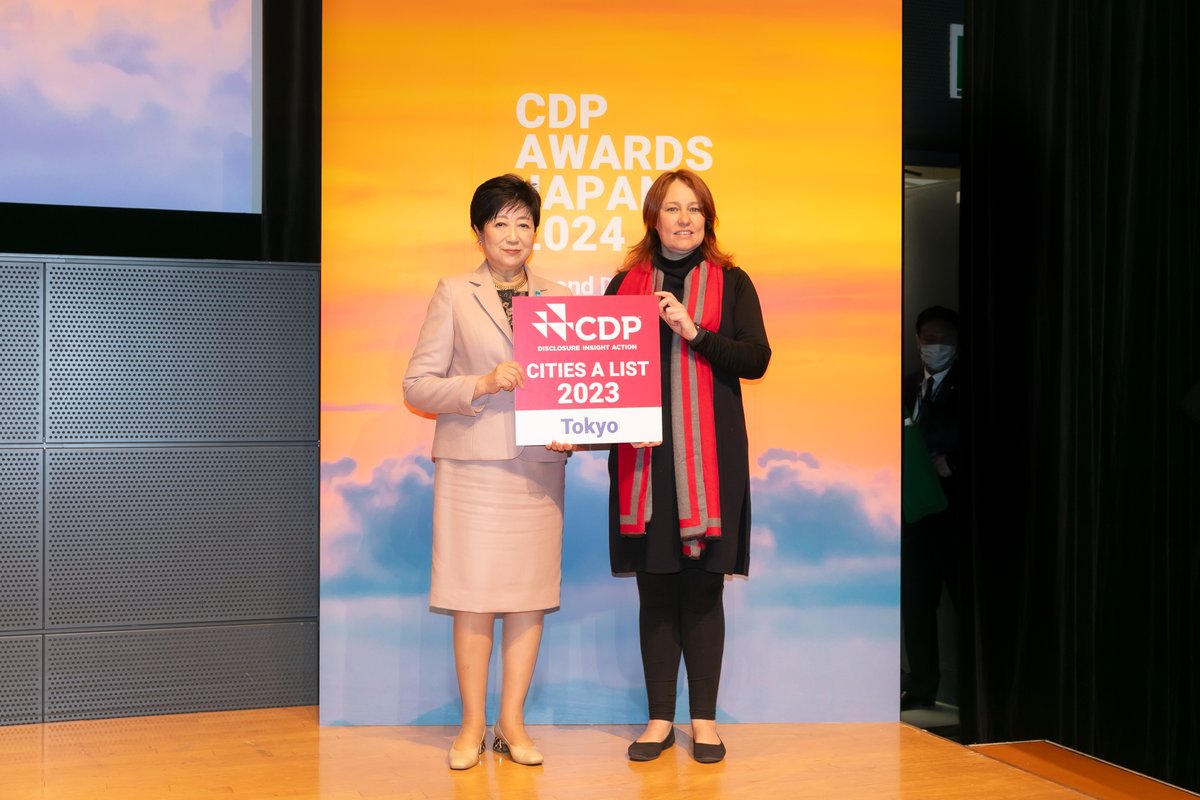 At our recent CDP Japan Awards 2024, we celebrated #Tokyo’s leadership in environmental action and transparency that saw it listed as a CDP A List City in 2023, and were delighted to present the Governor of Tokyo @ecoyuri @Tokyo_gov with the city’s A List badge. Find out more