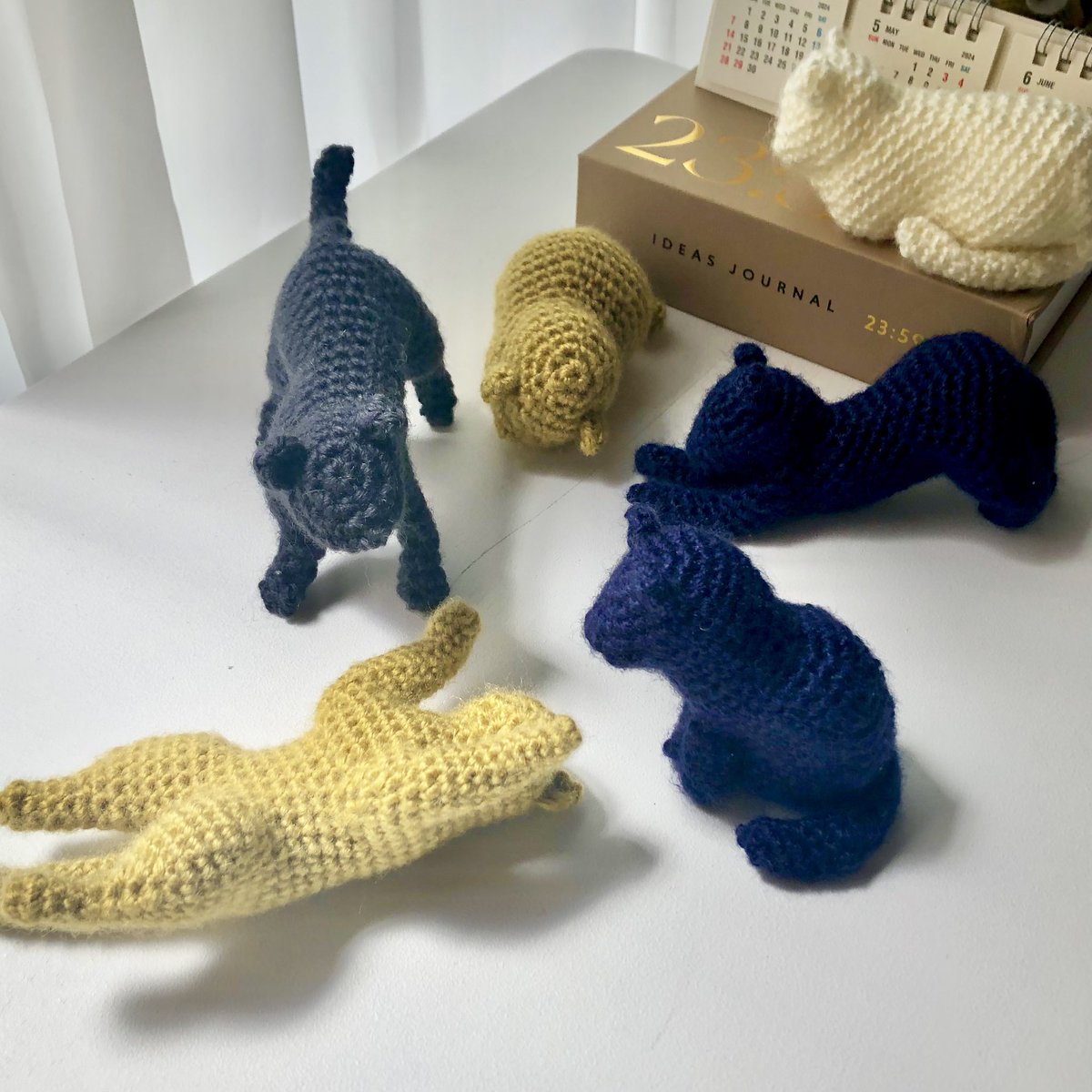 あびすさんの猫たち
楽しかった〜❤︎
色かえてまた編みます
 #あびすのあみぐるみ #猫 #編み物