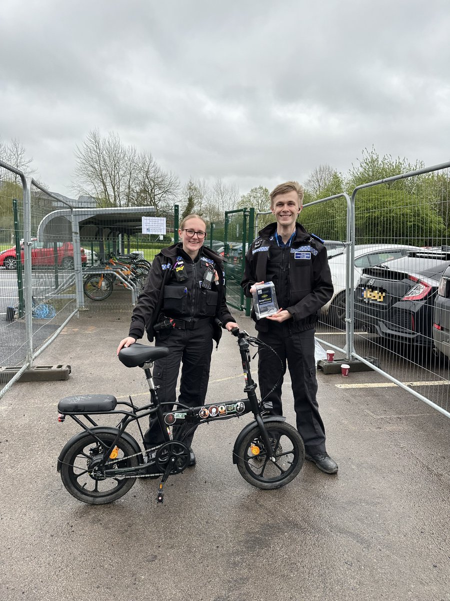 BandNSNT's tweet photo. We recently conducted a Bike Marking event at Worcester Sixth Form College.

We gave out free Smart Water kits to students and staff members, allowing them to mark their bikes in an effort to deter theft.

Keep an eye on our social media &amp; Neighbourhood Matters for more events. https://t.co/YY1Fp9YYV8