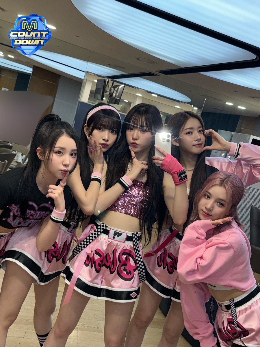 MnetMcountdown's tweet photo. 우아.... 진짜 예쁘지 않아요?💖
우아가 너무 예뻐서 볼이 빨개질 것만 같아😚
우아 오늘 저녁 6시 엠카 최초 공개 무대가 너무 설레서 얼굴이 빨개질 것만 같아🥰
#WOOAH #우아 #BLUSH https://t.co/FjT9Yi4fEI