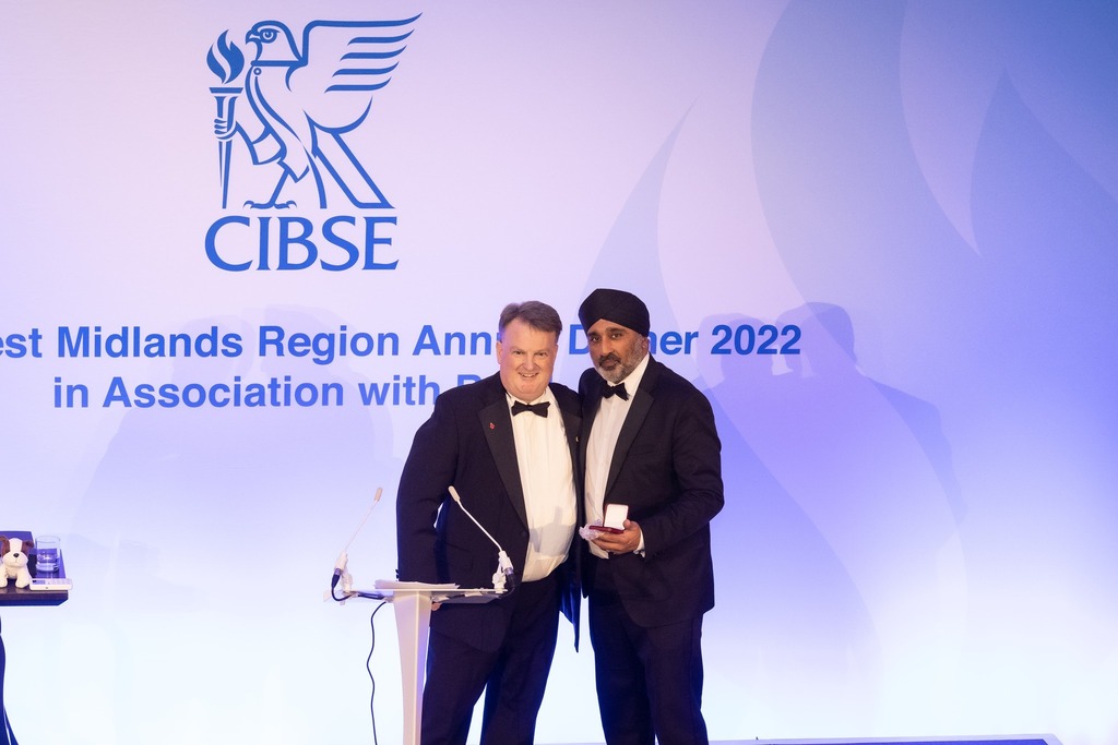 Honorary Treasurer Suki Bhamra of @AYUKViews receiving his @Cibse #bronzemedal for his contribution to the West Midlands region #sukibhamra #cibsewm cibsewm.org