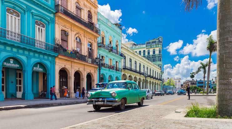 .... E tudo isso, por causa dos videos de Havana. Alguém tem que achá-los e destruí-los ou revelá-los( suposta Epistein de Cuba).
Sequestraram  um país inteiro usando uma chantagem de cunho sexual.
Mas pera aí... 🤔 O Xande não resolveu os negocim de Marcela ?
Porque ainda não